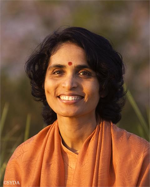 Close up of Gurumayi smiling against a nature backdrop