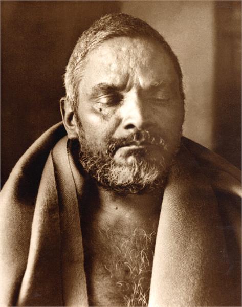 Close up of Nityananda with eyes closed in meditation, shawl over his shoulders